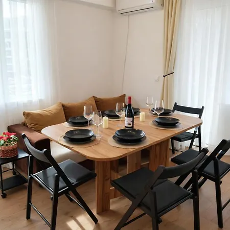 Апартаменти Do Teb 2br 2bath Center Near